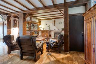 Opbrengsteigendom- Centrale ligging- 5 appartementen en 6 garageboxen- Geen lift aanwezig- Afzonderlijke meters (nutsleidingen)...