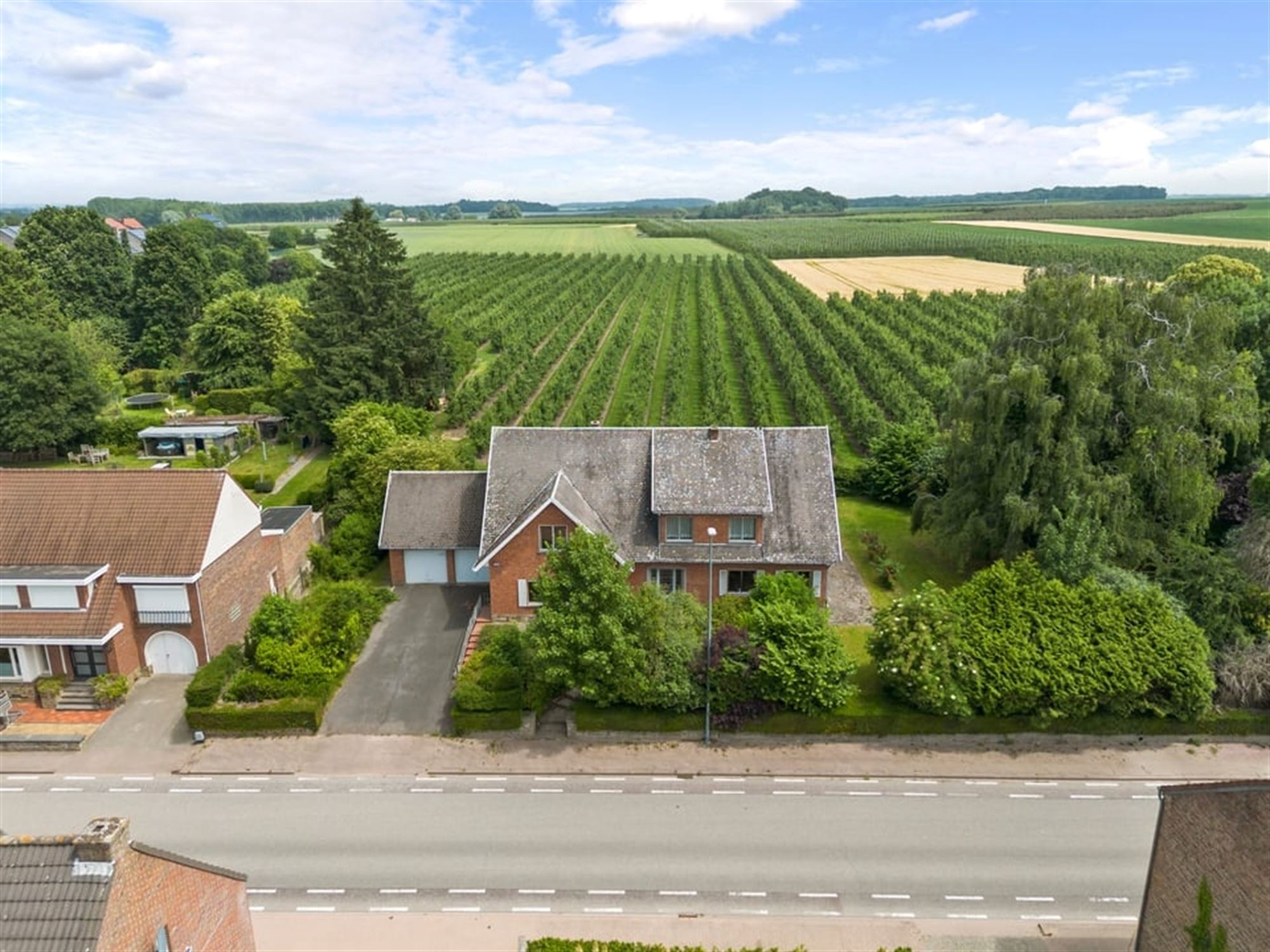 RUIME VILLA MET PRACHTIG UITZICHT EN ENORM VEEL POTENTIEEL IN JEUK  - foto 1