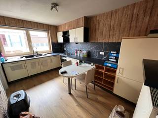 ✨Verzorgd Duplex-Appartement met 2 Slaapkamers en Privé-Parking ✨Dit instapklare appartement (EPC Label B!) biedt ruimte, comfort en een...