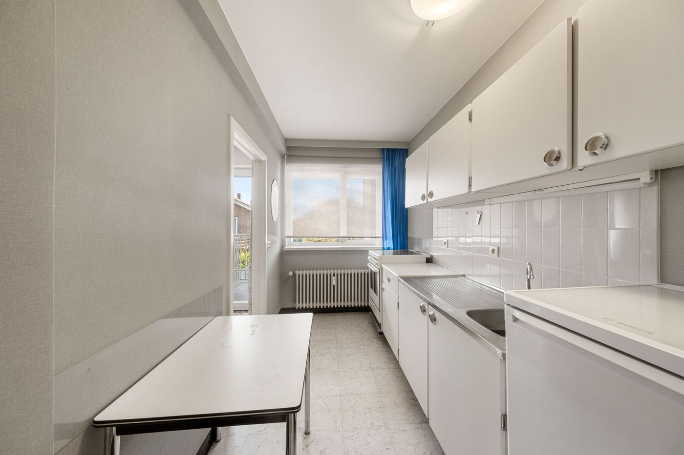 Op te frissen 2-slaapkamerappartement nabij centrum Roeselare - foto 4