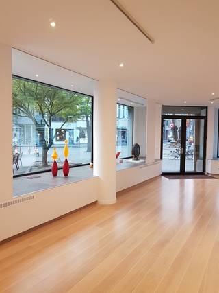 Bent u op zoek naar een uitzonderlijke locatie voor uw zaak, in het hart van het bruisende Zuid in Antwerpen? Dan is dit uw kans. Op de hoek van...