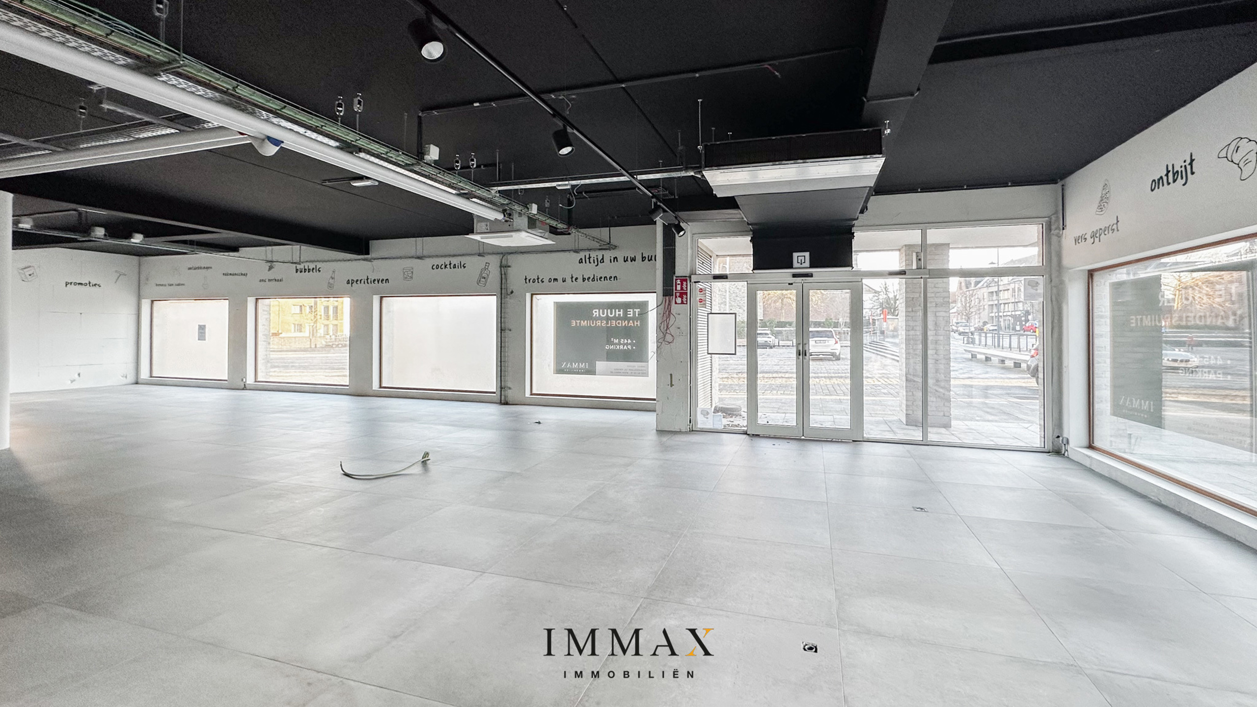 Centraal gelegen handelsgelijkvloers langs drukke weg (N43) - foto 5