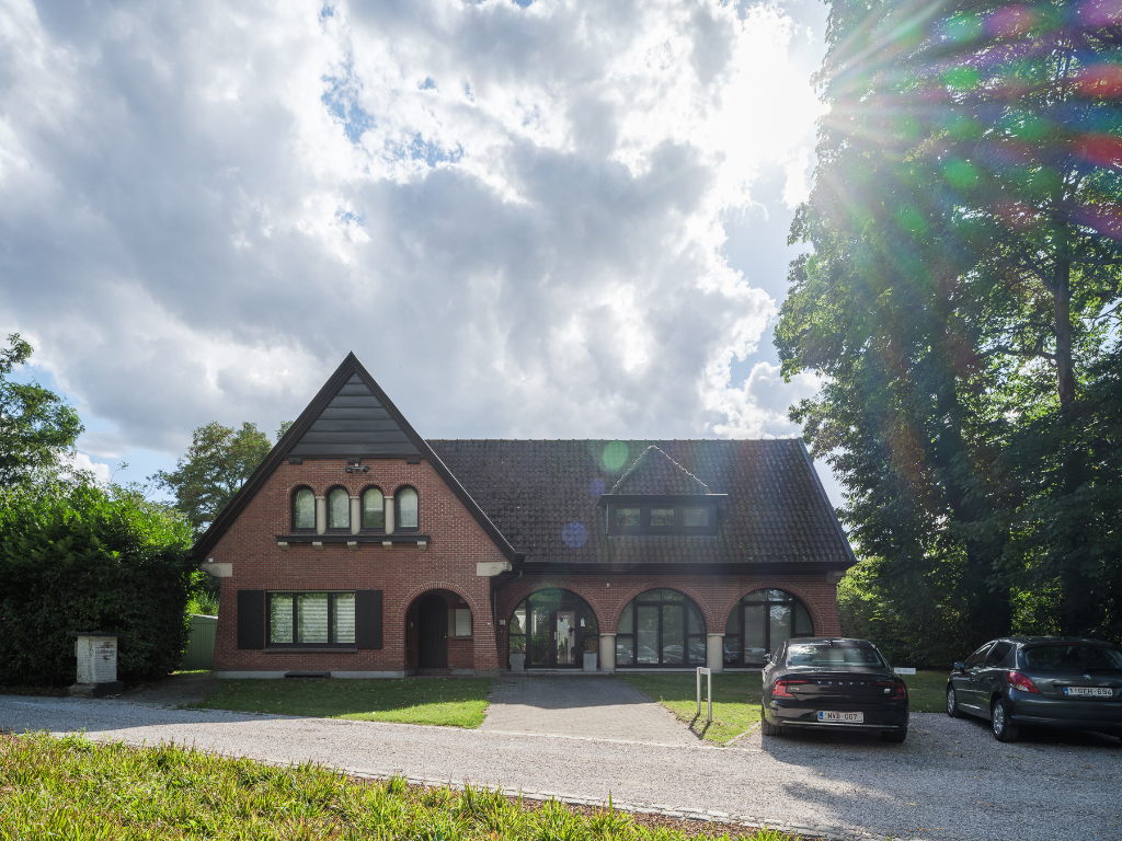 Vrijstaande villa (te renoveren) op slechts 50 meter van de Leie - foto 4