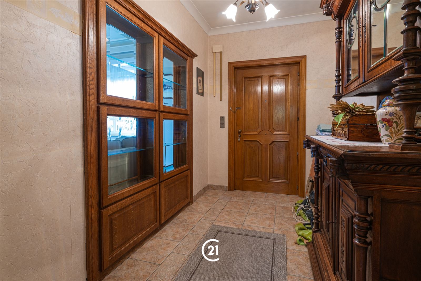Een ruime woning met karakter, tuin, garage op een interessante locatie. - foto 4