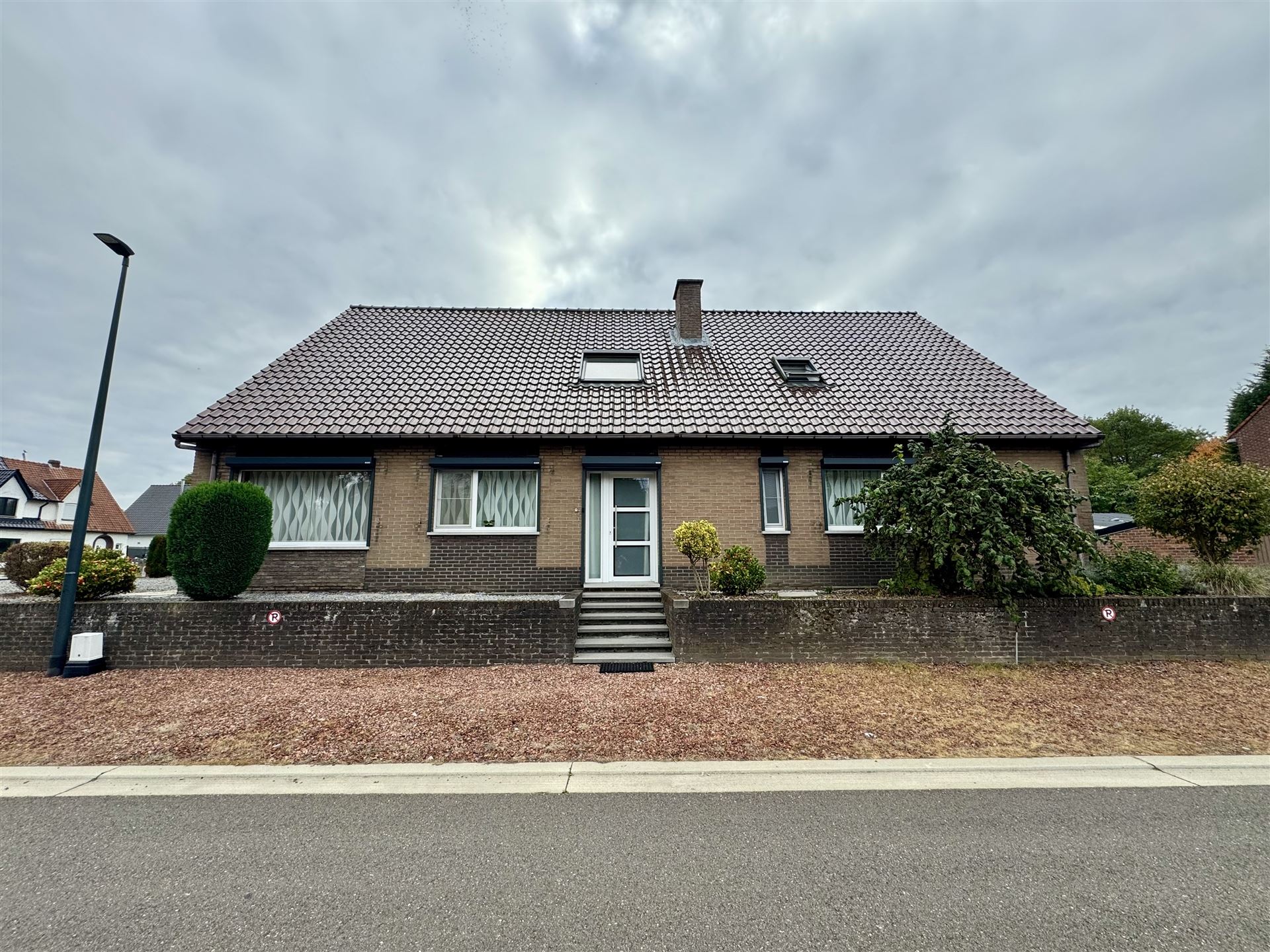 House for sale in Maasmechelen with 6 bedrooms - photo 1