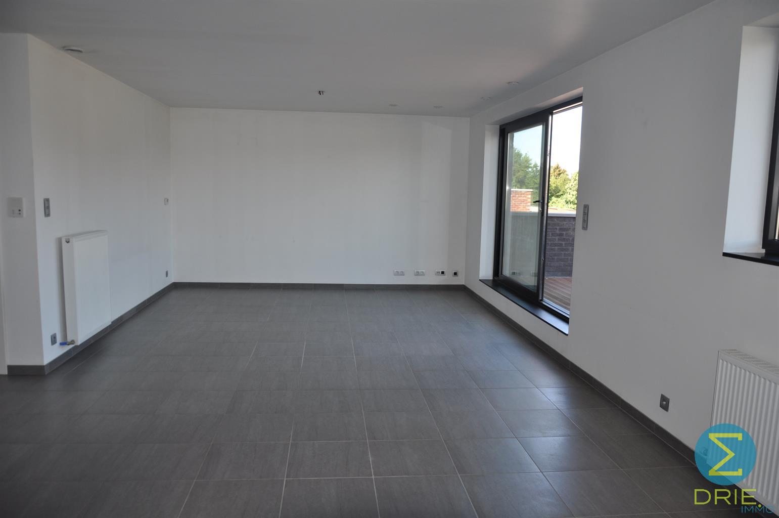 Ruim 2-slaapkamerappartement in centrum Retie met carport - foto 3