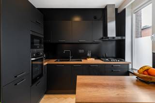 <p>Discover your new home in a prime location! This stylish apartment is located in a quiet neighborhood near the green Valaarpark - ideal for relaxation and recreation! Moreover, you will find shops and schools just a stone's throw away and you will enjoy a smooth connection with both public transport and by car or bicycle. In short, this location offers the perfect balance between carefree living and urban convenience. Not only the location is a huge plus here, just think of the trendy appearance and the use of high-quality materials. This is especially evident in the spacious living room with built-in LED lighting and a beautiful herringbone parquet floor that was seamlessly extended into the open kitchen, which was equipped with contemporary comfort and modern installations. The bathroom was luxuriously furnished with a spacious walk-in shower, sink and toilet. You also have 2 comfortable bedrooms here (16 m² &amp; 14 m²), the largest of which is equipped with air conditioning. Last but not least: the apartment was completely renovated in 2021 with an eagle eye on quality and energy efficiency! All this results in a nice EPC label B.</p>
<p>Technical data: No monthly costs! Furthermore, there are only 3 owners in the entire building.  2 cellars + storage room with connection for a washing and drying machine! Electricity is compliant. The roof was completely renovated and insulated, gas central heating, high-efficiency PVC glazing.</p>
<p>Urban planning information and soil certificate on request. Asbestos safe! Is not located in a risk zone for flooding (P and G score B). Renovation obligation not applicable.</p>