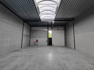 Nieuwbouw KMO-unit te huur met een oppervlakte van 177 m² en 2 privatieve parkeerplaatsen. De casco magazijnruimte (brandklasse C) is opgebouwd uit...