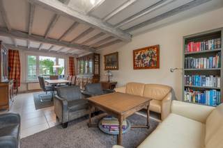 Deze prachtige, statige woning wordt gekenmerkt door zijn ruimte en zijn unieke en rustige ligging nabij de Damse Vaart en het centrum Brugge...