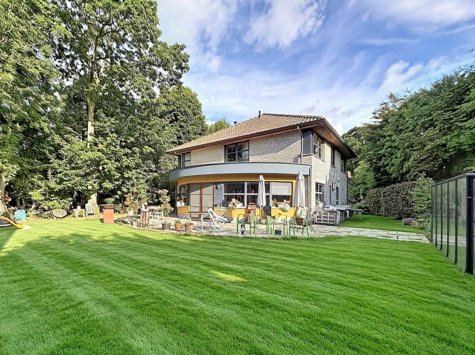 Tijdloze villa op toplocatie met bouwgrond en 4 slpkrs - foto 1