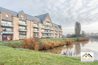 Dit perfect onderhouden appartement is gelegen op de vierde verdieping van het complex, en te bereiken via zowel lift als trap. Dit is ideaal om...