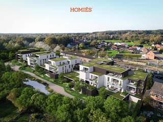 **E-PEIL<10**6%BTW**Op de tweede verdieping van residentie Beuk, deel van het prestigieuze woonproject d<em>e Bomen</em> in Testelt, vindt u dit mooi appartement. Met een bewoonbare oppervlakte van 90m² en een gedeeltelijk overdekt, zuidwest gericht terras van 22m², geniet u van een adembenemend groen uitzicht in een oase van rust. De indeling omvat een ruime woonkamer met een open keuken, een praktische bergruimte en een ruime inkomhal dat de verbinding vormt tussen de leefruimte en de slaapvertrekken. Het appartement beschikt over twee slaapkamers, waarvan één slaapkamer met rechtstreekse toegang tot de buitenruimte. U geniet gedurende de hele dag natuurlijke lichtinval dankzij de slimme oriëntatie. Het terras vormt het verlengstuk van de leefruimte. Duurzaamheid staat centraal in dit project, met een geothermische warmtepomp en energiezuinige technieken zoals zonnepanelen die bijdragen aan een milieuvriendelijke levensstijl. De afwerking kan volledig naar uw smaak worden gekozen, zodat u uw droomwoning tot in detail kunt personaliseren. Dit appartement combineert exclusiviteit, energiezuinigheid en een uitstekende ligging nabij de natuur en essentiële voorzieningen. Een unieke kans, zowel voor eigen bewoning als een interessante investering met veel potentieel. Maak een afspraak voor meer informatie en een volledige kostenraming. Contacteer ons via info@homies.be of 016 22 82 22.
