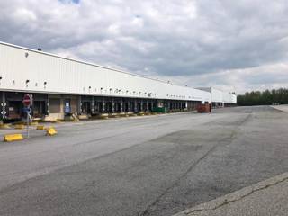 <span>Unit 3<br /></span><br />- Magazijn : 7.732m²<br />- Kantoor   : 143m²<br />- Vrije hoogte 8 m <br />- Laadkades 9 (+9)<br />- Bouw/ Renovatiejaar : 1190<br />- Constructie Beton <br />- Beton Stalen frame  <br />- Vloerbelasting 50 kN/m² dynamisch, 80 kN/m² beweegbare stellingen<br />- Brandveiligheid ESFR Sprinkler<br />- Verlichting LED<br />- Nutsvoorzieningen Gas, water, elektriciteit, glasvezel<br />- Beveiliging Volledig omheind terrein, bewaakt<br />- Renovatie Gevelbekleding, dokken, vloer, verwarmingssysteem<br />- Zonne-installatie<br />- EV-laadpunten<br />- Volledig omheind met automatische slagbomen