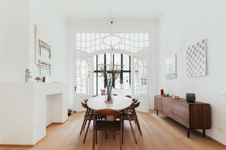 Luxueus gerenoveerde herenwoning op het bruisende ZuidBent u op zoek naar een tot in de puntjes gerenoveerde herenwoning?Dan is deze woning beslist...