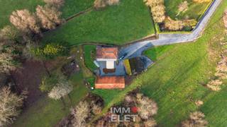 <p>Maison avec dépendances et terrains dans un cadre idyllique; Différentes parcelles, étant Bois, Patures et Prés sur une superficie totale de 18.240 m²; Accès par une allée privée, maison à rénover avec deux étages avec un débarrat. Location unique avec beaucoup d'intimité au cœur de la nature; dépendance, étant des anciennes écuries; hangare d'environ 100 m²; Possibilité de Disponibilité: par acte après paiement; échange concernant les parcelles H 872 + H 871 (+- 8.000 m²) et H 919 + partie de H 918, H 916 B, H 917, éventuellement à discuter.<br />Pour plus d'informations et/ou visite: info@elet.immo; <br /><br />Huis met bijgebouwen en terreinen in een idyllische omgeving; Verschillende percelen, bestaande uit bos, weiden en weilanden op een totale oppervlakte van 18.240 m²; Toegang via een privé-inrit, huis te renoveren met twee verdiepingen en een aangebouwde berging eveneens bestaande uit twee verdiepingen. Unieke ligging met veel privacy in het hart van de natuur; ruim bijgebouw, bestaande uit oude stallen; Opslagplaats/ schuur van ongeveer 100 m² (10x10); Beschikbaarheid: via akte na betaling; Ruil met betrekking tot de percelen H 872 + H 871 (+- 8.000 m²) en H 919 + deel van H 918, H 916 B, H 917, eventueel bespreekbaar.<br />Voor meer informatie en/of bezichtiging: info@elet.immo</p>