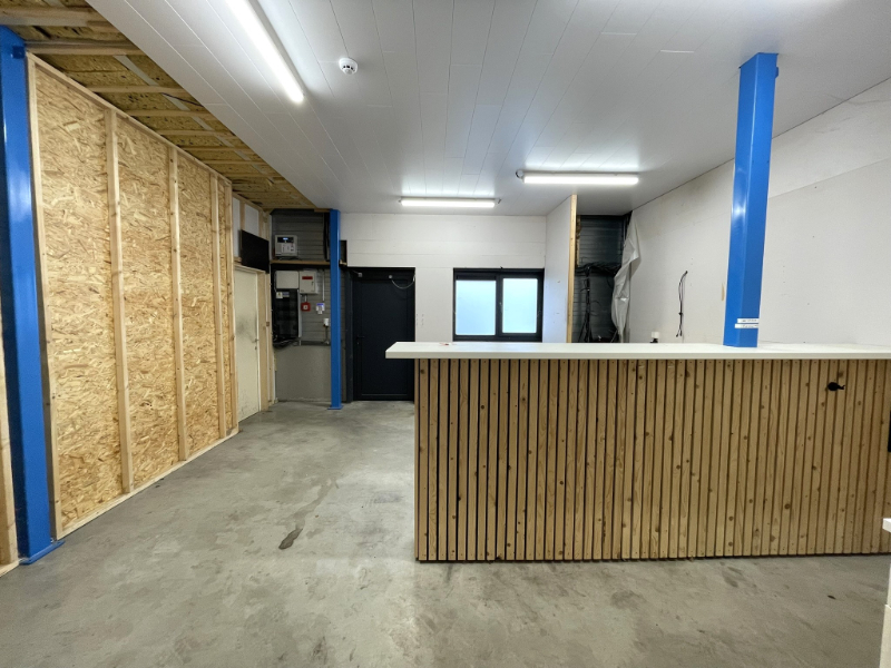 Zeer goed gelegen KMO-unit van 310 m² met mezzanine en 3 parkeerplaatsen - foto 5