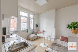 Deze te renoveren studio is gelegen aan de binnenring van Gent, waardoor u een vlotte verbinding heeft naar Gent Centrum, de R4 en N9. Daarnaast...