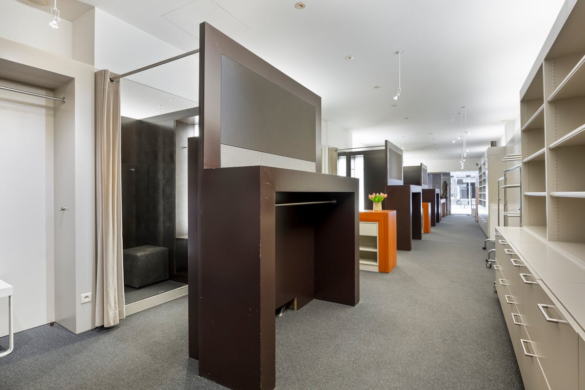 Riante herenwoning met handelsruimte te koop in Maaseik - foto 4