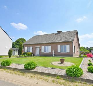 Cette maison individuelle très bien entretenue est située dans le quartier rural et tranquille de Nieuwrode, dans la commune de Holsbeek.  La maison...