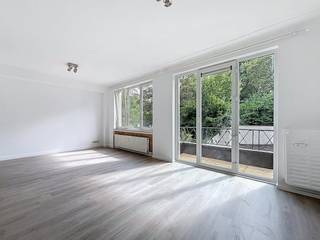 Saint-Gilles, Entre la chaussée de Charleroi, l'Avenue Louise et la place du Chatelain, appartement rénové de ±70m² au 2ème étage. Il comprend un...