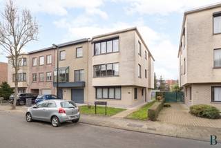 Locatie Karel Soetelaan 72 ligt in een rustige woonomgeving in Borsbeek, met een vlotte verbinding richting Antwerpen en de belangrijkste...