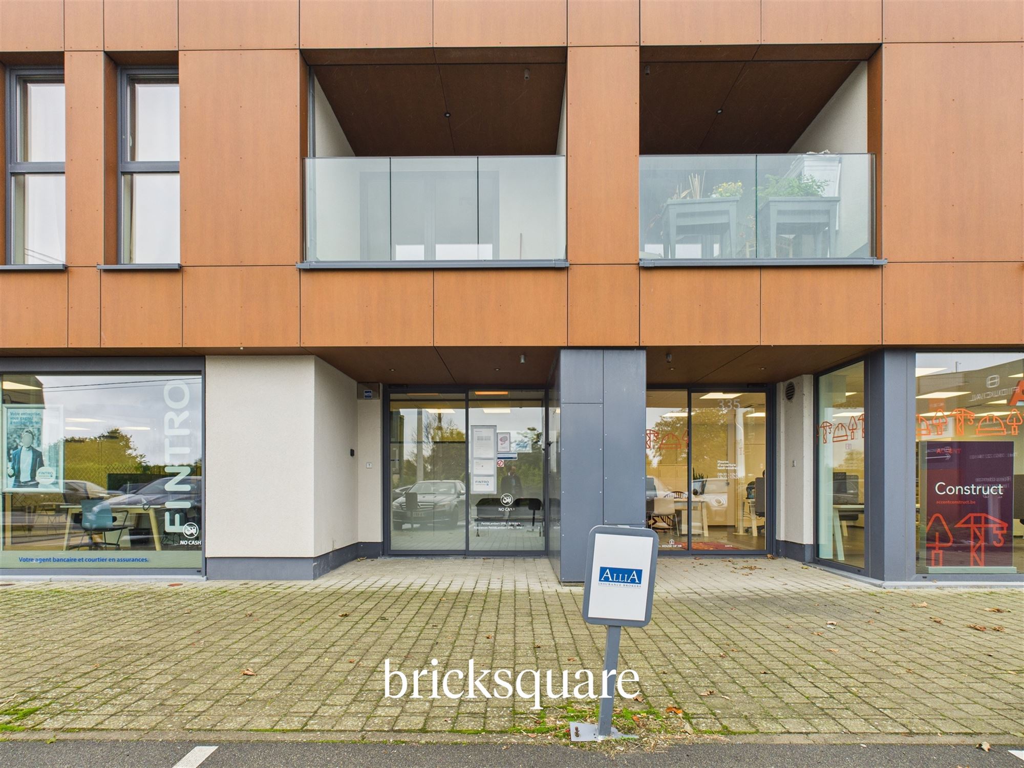 Belles surfaces commerciales louées et en excellent état - photo 5