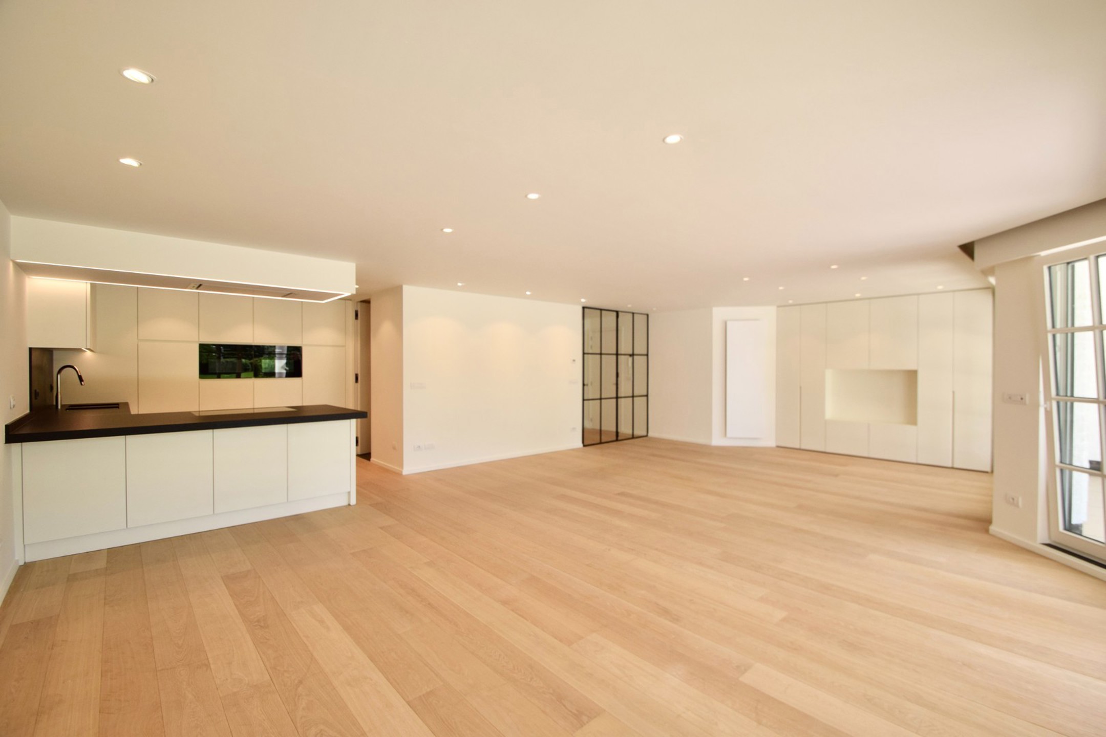 Zonovergoten tuin appartement met groot terras en prachtige tuin gelegen in het exclusieve domein Tennis Gardens. - foto 4