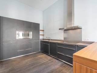 Te midden van de mooiste monumenten van Brussel, vlakbij het Koninklijk Paleis, de Kunstberg en de Zavel. Dit appartement met een...