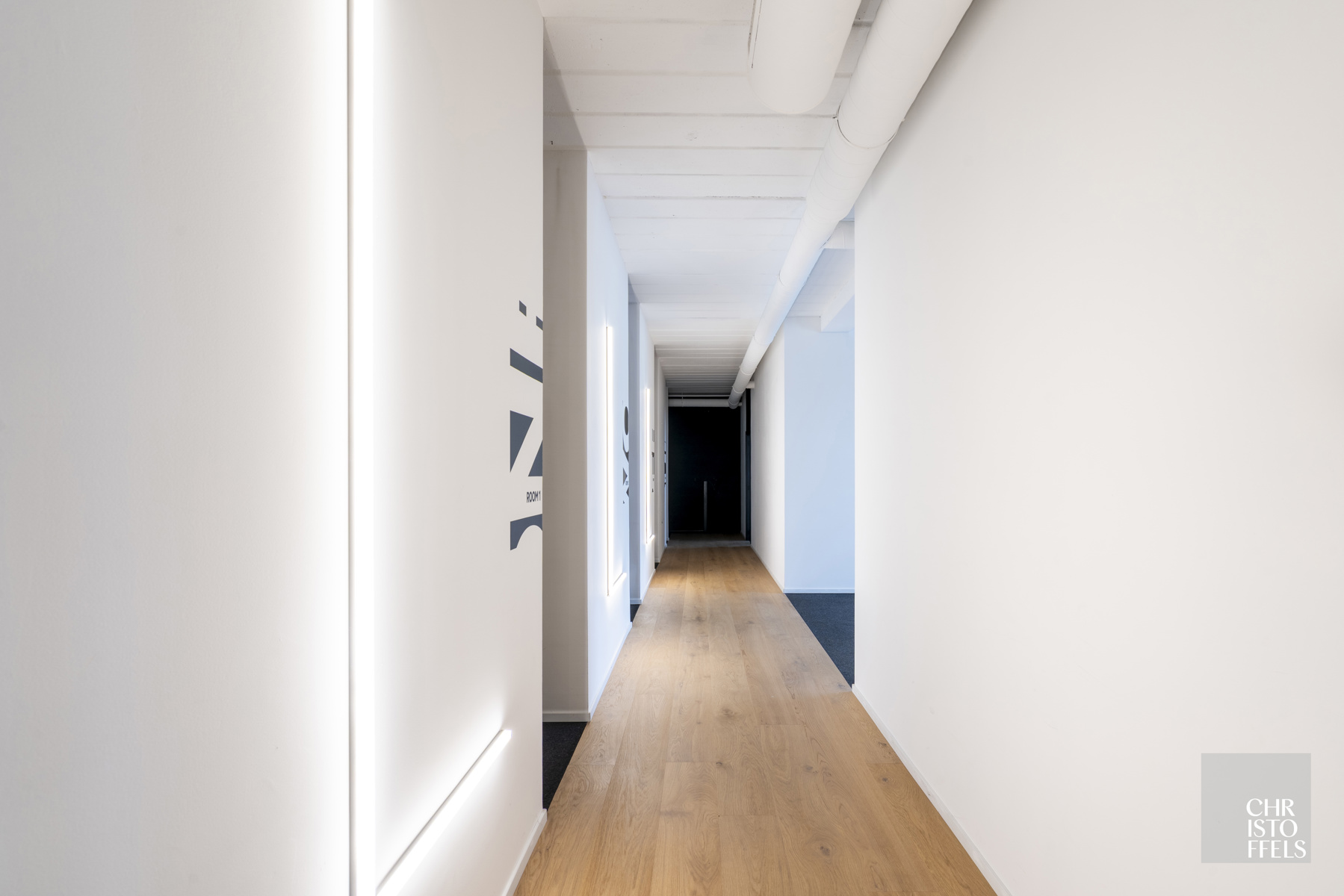 Bedrijfsgebouw (267m²) met 6 parkings - foto 5