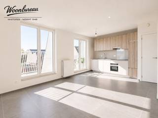 Dit prachtige en energiezuinig appartement te koop is gelegen op de derde verdieping (20A bus 302) en omvat een ruime living met veel licht inval, een open ingerichte keuken en vestiaire. Het appartement beschikt over één slaapkamer en een modern ingerichte badkamer met douche. Daarnaast is er nog een berging/wasplaats en een apart toilet aanwezig. Het gebouw heeft ook een lift en een fietsenberging.<br /><br />De ruime living is de perfecte plek om te ontspannen en te genieten van het licht dat binnenvalt door de grote ramen. De open keuken is modern ingericht en voorzien van alle nodige toestellen, waardoor het ideaal is om te koken en te dineren. De slaapkamer is comfortabel en biedt voldoende ruimte voor een tweepersoonsbed en kledingkast.<br /><br />De moderne badkamer beschikt over een douche, een wastafel en voldoende opbergruimte. Er is ook een apart toilet aanwezig, wat altijd handig is. De berging biedt extra opslagruimte voor bijvoorbeeld schoonmaakspullen of voorraad en het plaatsen van een wasmachine.<br /><br />Dit appartement is gemakkelijk bereikbaar via de lift, wat handig is voor mensen die minder mobiel zijn of voor wie geen trappen wil nemen. Er is ook een fietsenberging aanwezig, wat handig is voor wie graag met de fiets naar het werk gaat of gewoon graag fietst in zijn vrije tijd.<br /><br />Geïnteresseerd? Neem dan gerust contact met ons op voor meer informatie of om een afspraak te maken voor een bezichtiging. We helpen u graag verder bij het vinden van uw ideale woning.