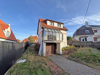 Deze villa, gelegen aan de gegeerde Honigklaverweg 9, bevindt zich op een absolute topligging in een rustige en aangename omgeving. Dankzij...