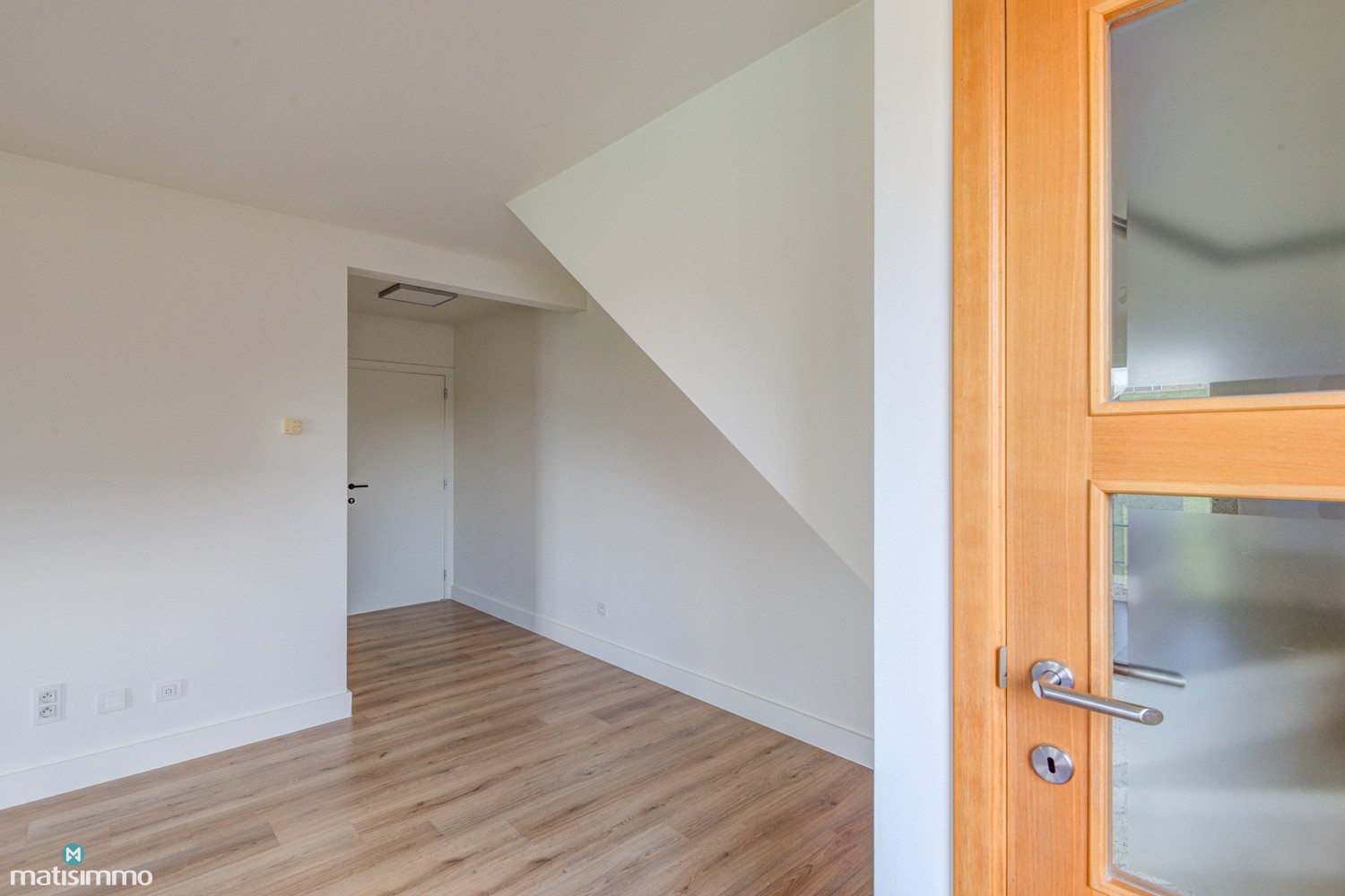 DUPLEXAPPARTEMENT MET AUTOSTAANPLAATS, GARAGEBOX EN KELDERBERGING NABIJ CENTRUM BILZEN - foto 4