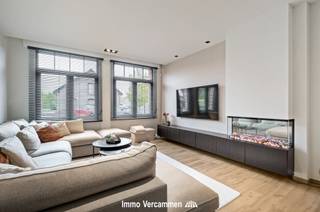 Deze instapklare en kwalitatief afgewerkte woning biedt met haar bewoonbare oppervlakte van 264 m² een ideale combinatie van ruimte, comfort...