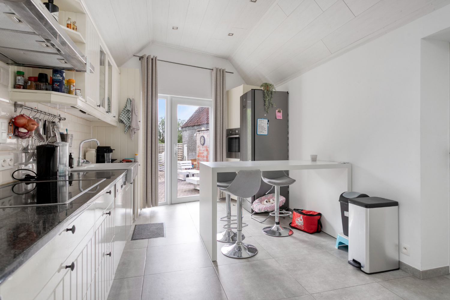 Charmante halfopen woning te koop in Oostkamp - Perfect voor wie een instapklare woning zoekt in een centrale omgeving! - foto 4