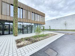 Cet espace commercial attrayant, situé à un emplacement idéal dans la Stationsstraat à Oudenburg, offre une excellente opportunité pour...