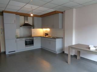 <p><span>Modern recent appartement, mooi gelegen in omgeving van stadspark, winkels, ringlaan : inkom, living met open ingerichte keuken, toilet, wasplaats, slaapkamer, badkamer met lavabo en douche, terras - algemene onkosten 20 €/maand + afrekening. Vrij op 01/09/2026 - EPC 250 kWh/m² uc 3381306 - Voor verdere info of bezoek, bel 056.21.58.00, of www.immo-lvb.be, naar pand gaan en via agenda de afspraak online inboeken.</span></p>