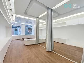 Lien vers notre site, plans, présentation complète :Idéalement située au plein centre de Huy, We Invest Huy vous présente cette surface commerciale...