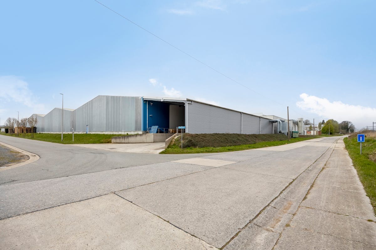 Flexibel in te vullen (kantoor)ruimte van ca. 950 m² te huur in moderne KMO-zone te Gingelom - foto 2