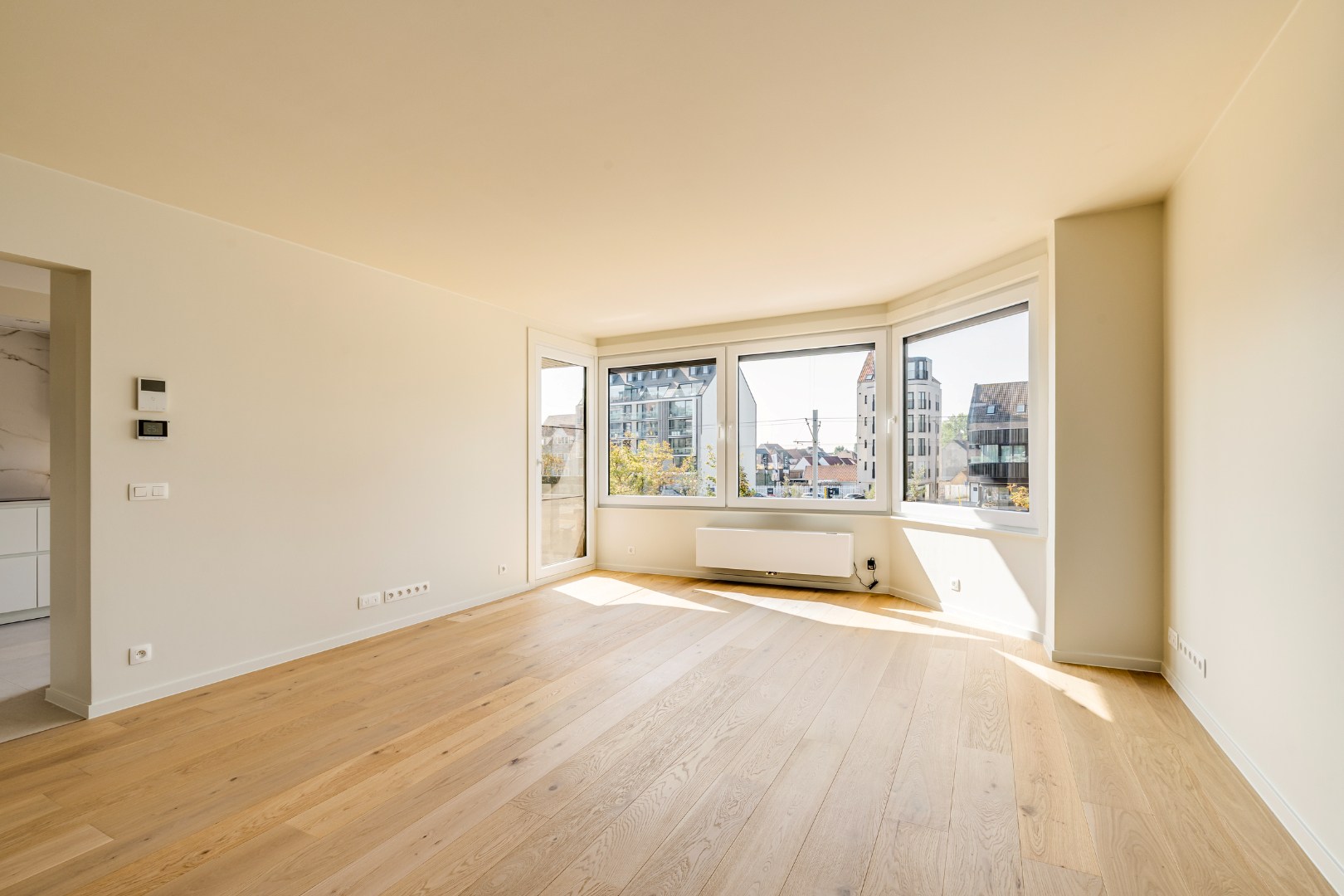Appartement entièrement rénové avec vue dégagée et terrasses exceptionnelles dans un emplacement de premier choix à Heist. - photo 4
