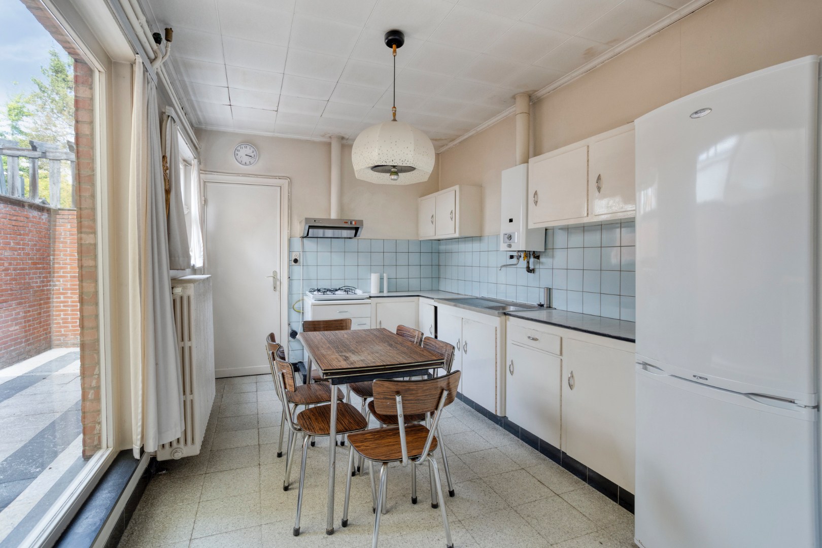 Te renoveren gezinswoning met 4 slpk. en een gezellige stadstuin in het centrum van Geel - foto 4