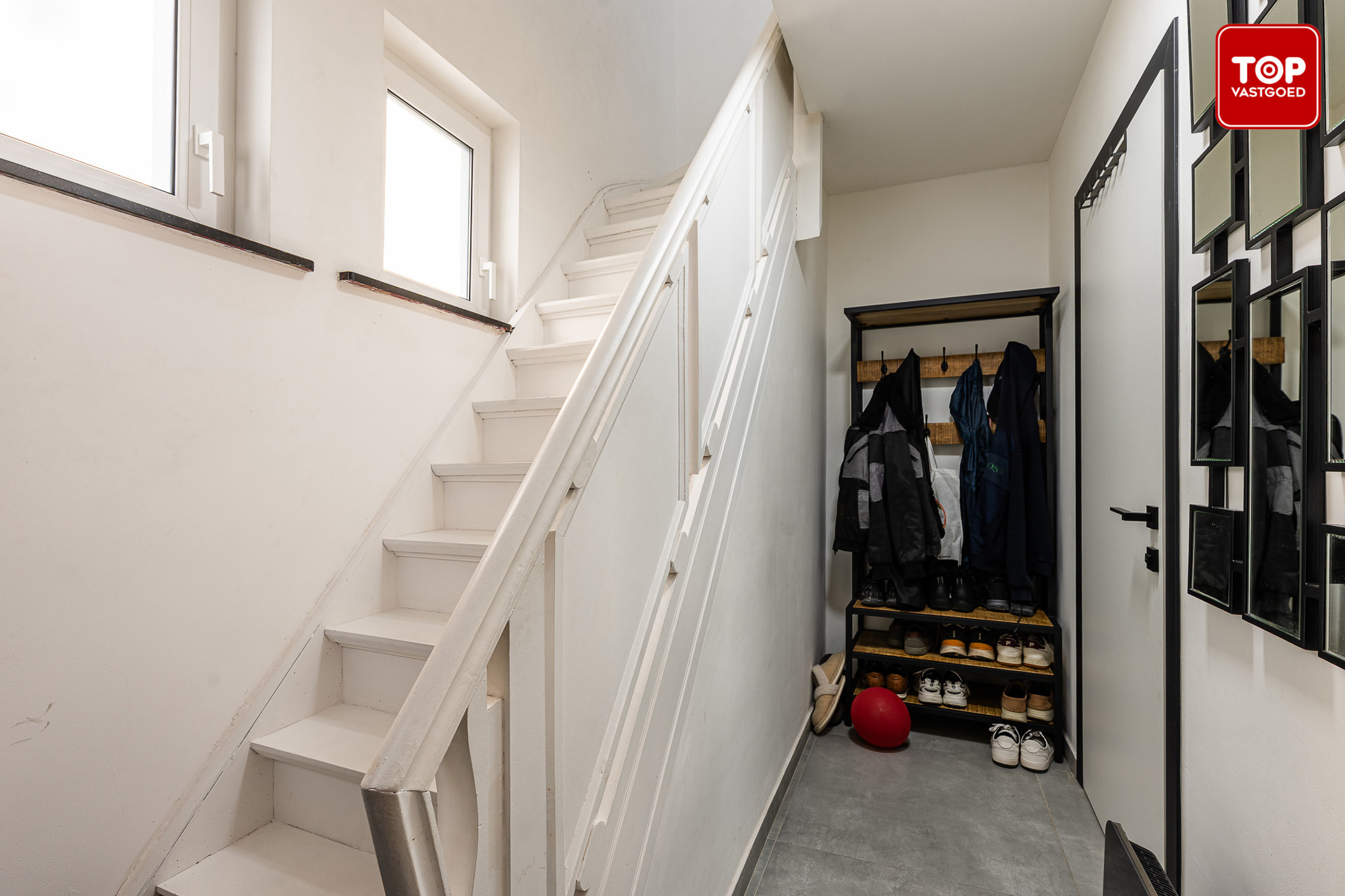 Gerenoveerde open bebouwing met 5 slaapkamers en tuin - foto 2
