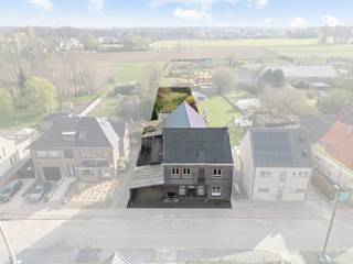 <p>Ontdek dit karaktervolle pand in Beigem. Met een bewoonbaar oppervlakte van maar liefst 393 m² en een grondoppervlakte van 1.100 m² biedt dit pand heel wat potentieel, zowel als loods, atelier, polyvalente ruimte en/of voor eigen bewoning. </p>
<p>Troeven</p>
<ul><li>
<p>Centrale ligging: Gelegen in een bosrijke woonkern, dichtbij scholen en openbaar vervoer.</p>
</li><li>
<p>&#128161; Veel potentieel voor renovatie of stockage: Ideaal voor zelfstandige wie zelf wil verbouwen naar eigen smaak en extra ruimte nodig hebben.</p>
</li></ul>
<p>Interesse? Contacteer ERA Leus &amp; Toye via 02 270 90 75 </p>