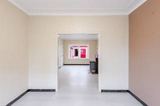 Welkom in deze te renoveren woning, rustig gelegen in een aangename straat in Hofstade, in de nabijheid van winkels, scholen en openbaar vervoer...