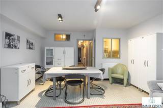 Gezellig appartement met zijdelings zeezicht midden in het winkelcentrum. Indeling : inkomhal, woonkamer, aparte ingerichte keuken, badkamer...