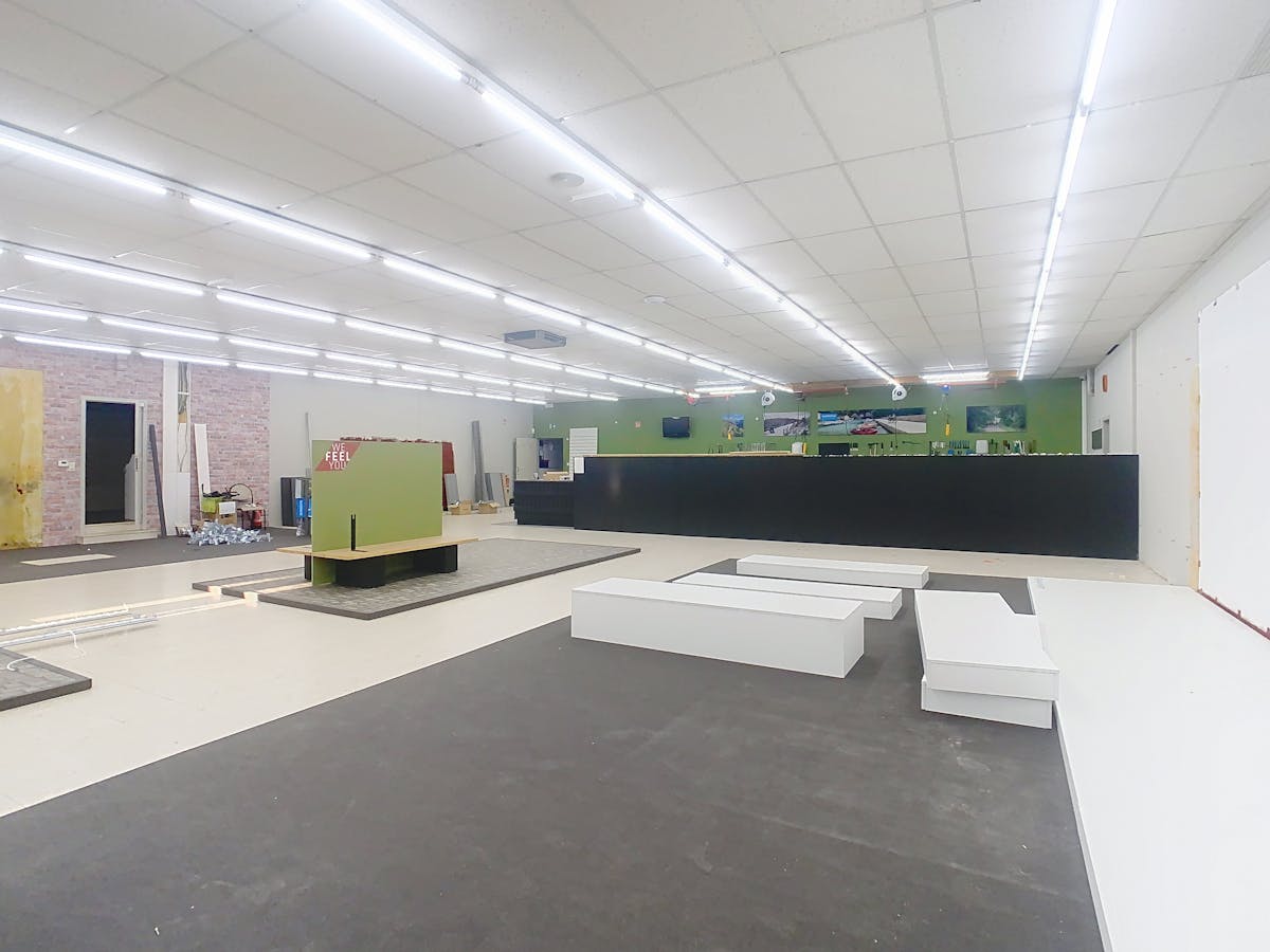 Centrally located job shop/commercial space for rent in the center of Aartrijke. - photo 2