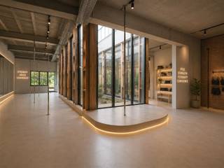 Wens jij inspiratie op te doen om jouw eigen bedrijf uit te baten? De combinatie van Paaldansen, Boxen, Fitness....het kan hier allemaal. Oppervlakte 494 m2. Dankzij de achterliggende tuin van 200 m2 kan je nog extra ruimte aanbieden om tot rust te komen. Bekijk alvast de eerste 7 foto's. Het pand bevindt zich op een uitstekende zichtlocatie, langs een van de drukst bezochte verkeersaders van Antwerpen, wat zorgt voor een visibiliteit en een constante stroom van passanten. Dankzij de casco staat heeft u de vrijheid om het volledig naar uw smaak in te richten en af te werken. Met voldoende ruimte en een centrale ligging is dit handelsgelijkvloers een gouden kans voor ambitieuze ondernemers die willen profiteren van een goed bereikbare locatie, zowel voor klanten als leveranciers. Reeds voorzien van dubbele beglazing, meters op eigen naam. Kelder vooraan het gebouw. Abricasa – Vastgoed voor generaties: Jouw vastgoedpartnerWil je jouw eigendom verkopen of zoek je een vastgoedmakelaar voor verhuur of beheer?Abricasa biedt persoonlijke begeleiding bij al uw vastgoedvragen, van begin tot eind. Leer ons kennen!
