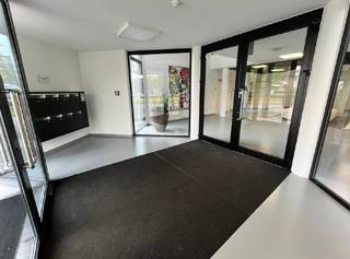 Instapklare kantoorruimte van ca. 64 m² te huur aan de Kontichsesteenweg 54 in Aartselaar, inclusief 4 parkeerplaatsen met...