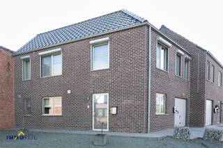 Deze instapklare woning is een prima uitvalsbasis naar centrum en station Buggenhout en bevindt zich nabij de verbindingsweg N17 (Dendermonde...