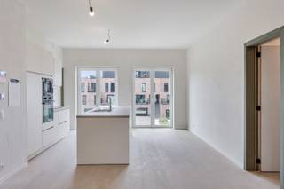 Ontdek Residentie Graanhaven, een uniek nieuwbouwproject in het hartje van Aalst. Deze energiezuinige luxe appartementen combineren modern comfort met een uitstekende ligging, ideaal voor wie op zoek is naar een stijlvolle woonomgeving.<br /><br />Luxe en comfort!<br />De appartementen in Residentie Graanhaven zijn ontworpen met oog voor detail en bieden een hoogwaardig afwerkingsniveau. Elk appartement beschikt over ruime leefruimtes, grote ramen voor veel natuurlijk licht en riante terrassen waar u kunt genieten van een prachtig uitzicht. Kies voor een appartement met zicht op het water of op de groene, aangelegde binnentuin – rust en ontspanning gegarandeerd.<br /><br />Duurzaam en energiezuinig!<br />Residentie Graanhaven is gebouwd met de nieuwste energiezuinige technieken, zodat u niet alleen comfortabel woont, maar ook duurzaam en toekomstgericht.<br /><br />Ondergrondse parking en fietsenstalling!<br />Het project beschikt over een ruime ondergrondse parking met voldoende plaats voor auto’s en fietsen. U geniet zo van maximale mobiliteit en veiligheid.<br /><br />Waarom kiezen voor Residentie Graanhaven?<br /><br />- Centrale ligging in hartje Aalst<br />- Energiezuinige luxe appartementen<br />- Ruime terrassen met zicht op water of groen<br />- Ondergrondse parking en fietsenstalling<br /><br />Wonen in Residentie Graanhaven betekent wonen in stijl, comfort en rust. Neem vandaag nog contact op voor meer informatie of een bezoek aan dit unieke project.<br />Contacteer Ruben op 0479/ 03 90 17 of mail naar ruben@cornelis-partners.be