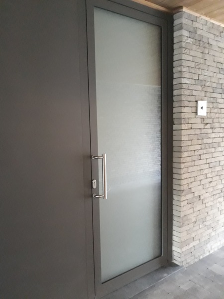 INSTAPKLAAR gelijkvloers recent appartement met privé inkom en carport - foto 2